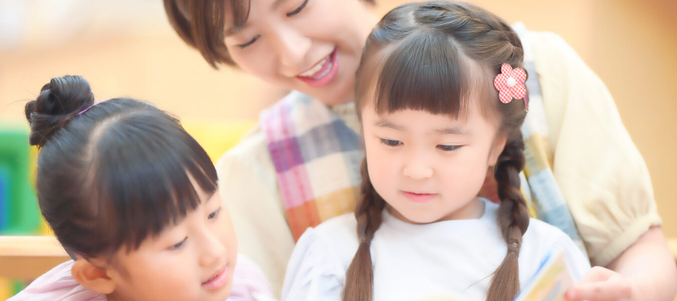 先生と2人の子供